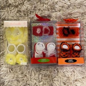 3 piece set of holiday bows and booties